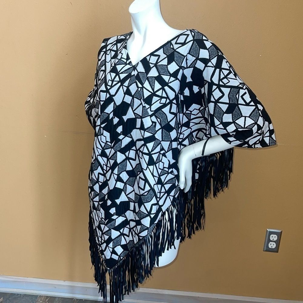 Two by Vince Camuto poncho Size S/M